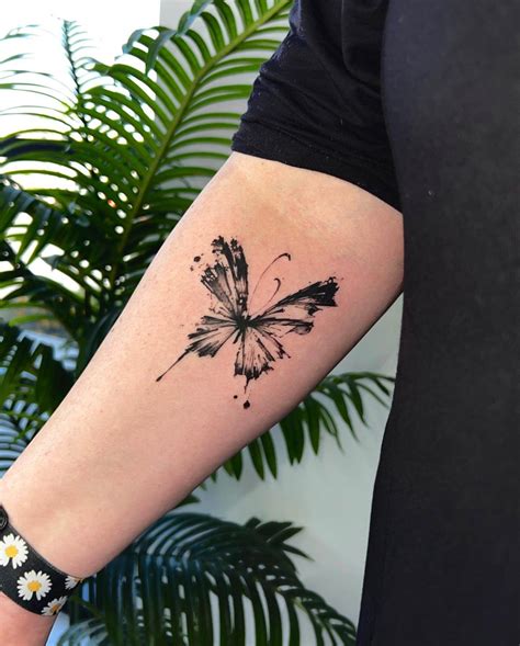 Tatouage papillon homme : Embrasser la transformation